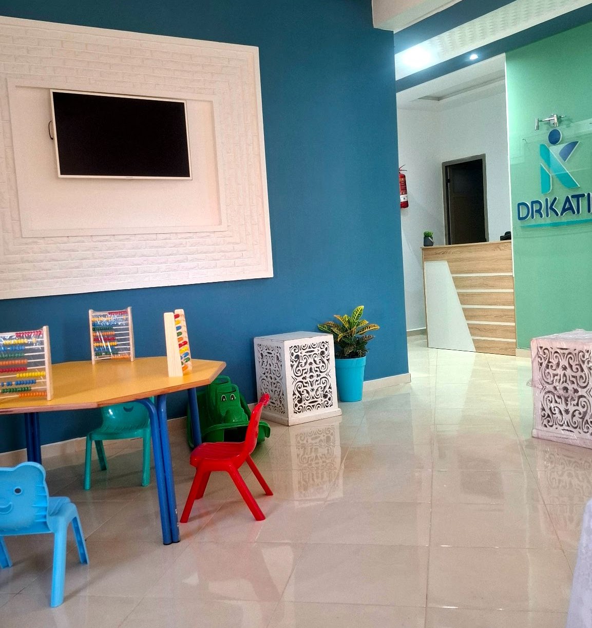 Salle de consultation pediatrique Dr Katiri Tiflet